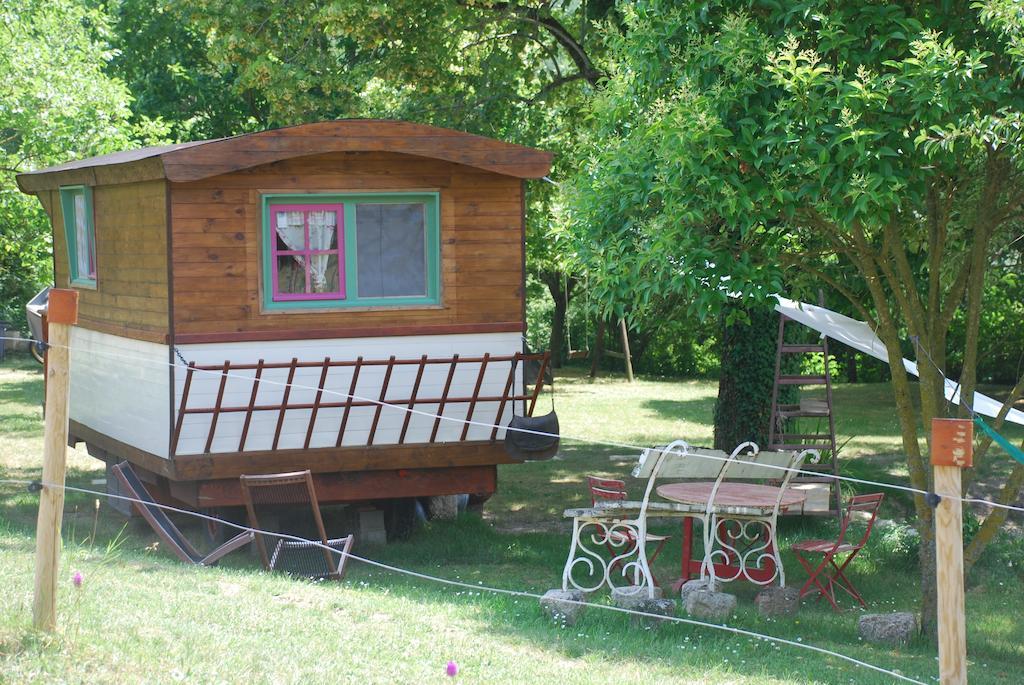 Maison D'Hotes Ainsi Soie T-Il Combovin Zimmer foto